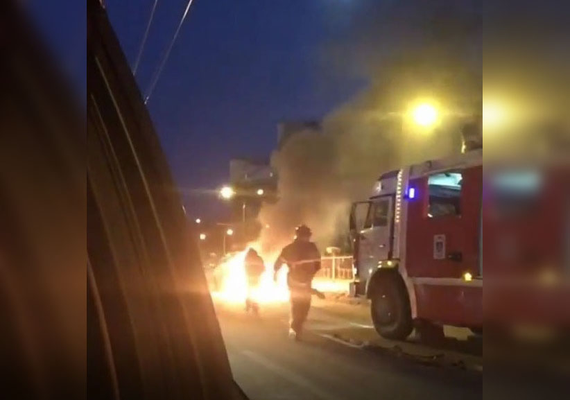 В Чебоксарах прямо на проезжей части сгорел автомобиль