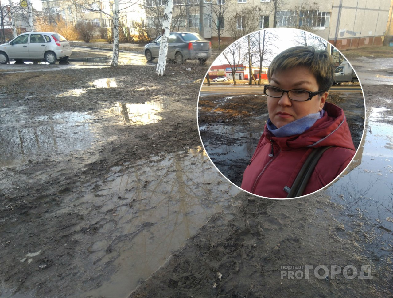 Новочебоксарцы вынуждены обходить тротуар, залезая в грязь