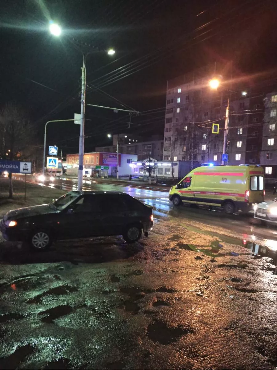Фото к статье: В Новочебоксарске мужчина наехал сразу на двух женщин: "Я их не заметил"