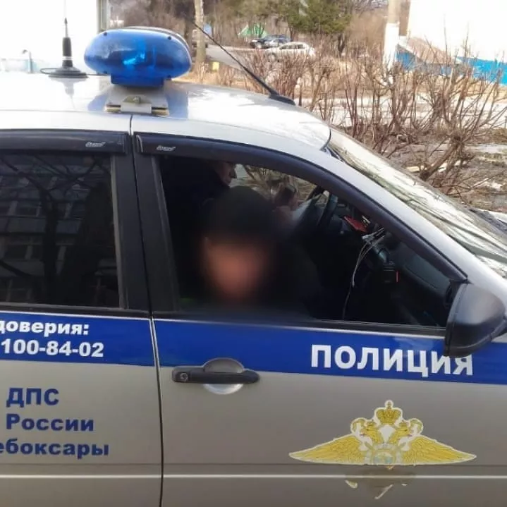 Фото к статье: Женщине приставили к горлу нож у подъезда в Юго-Западном районе