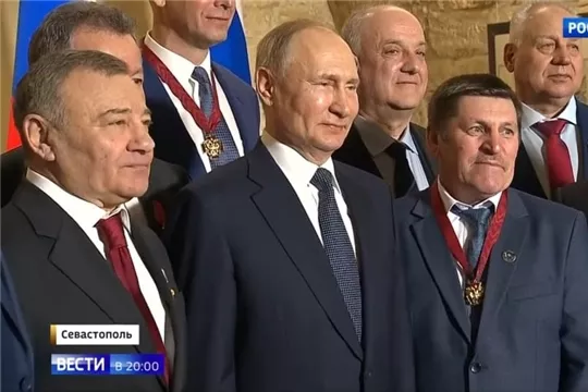 Фото к статье: Путин наградил трех жителей Чувашии орденами и медалью за труд