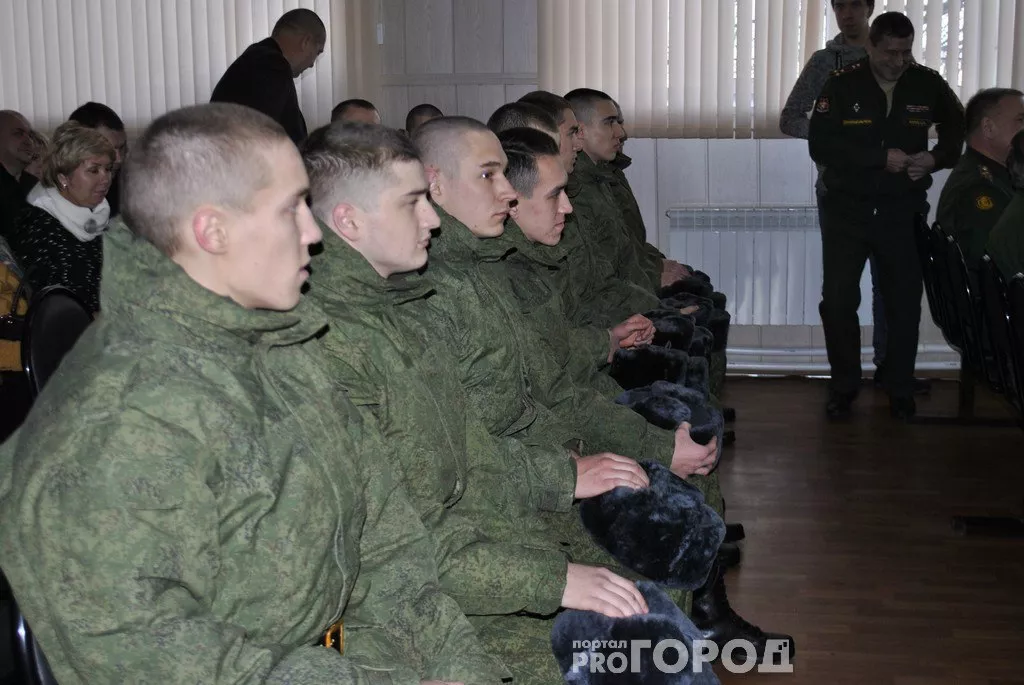 Фото к статье: В Чувашии перенесут отправку призывников в армию