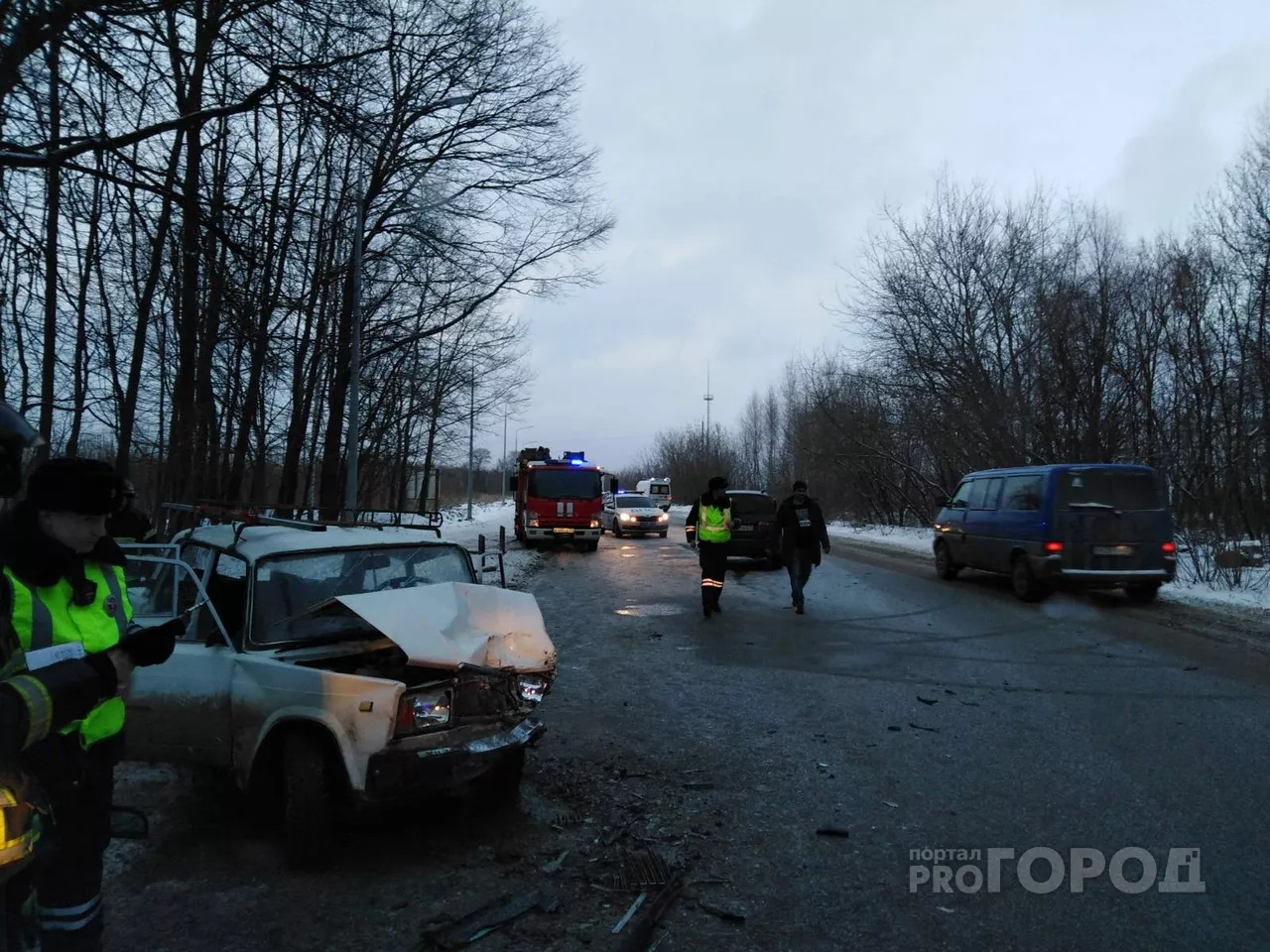 Фото к статье: В ДТП под Чебоксарами пострадали трое детей и женщина