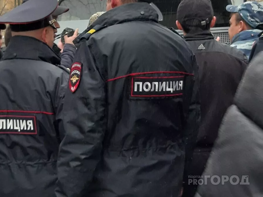 Фото к статье: Дальнобойщик нашел телефон чебоксарца и завладел его деньгами