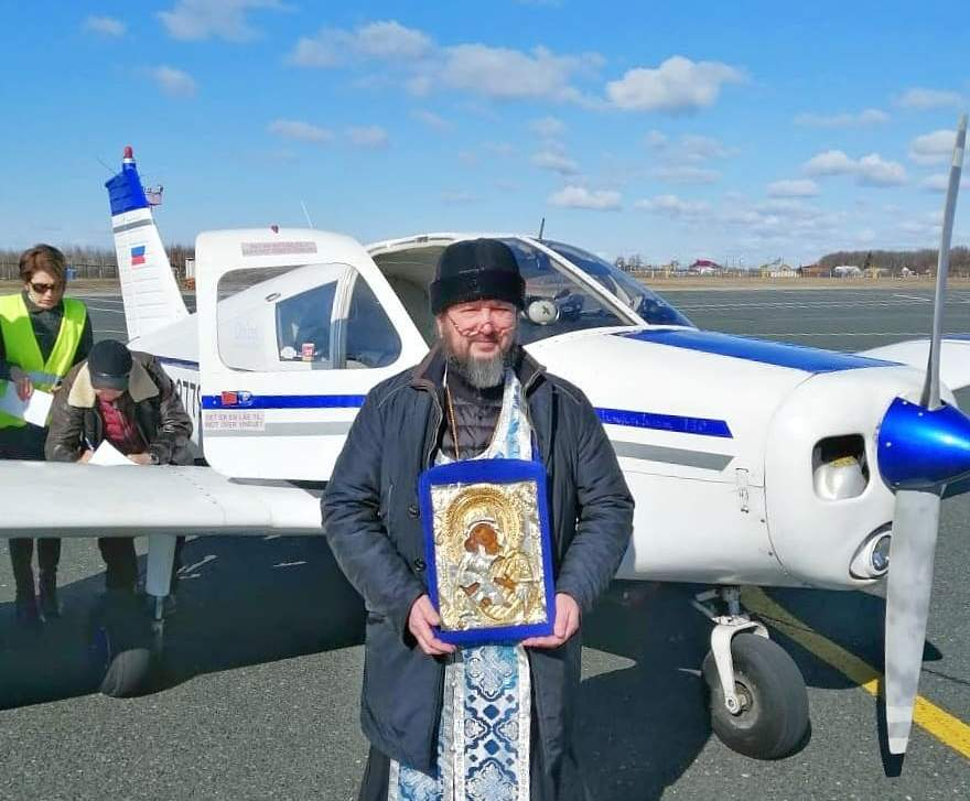 Самолет с иконой пролетел над Чебоксарами во имя спасения от коронавируса
