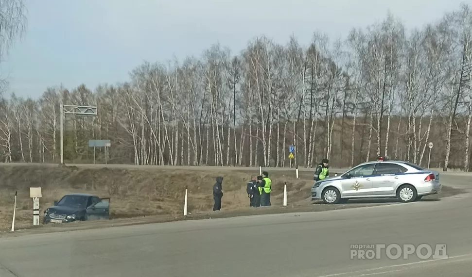 Фото к статье: В Чувашии погоня за нарушителем продолжалась до кювета