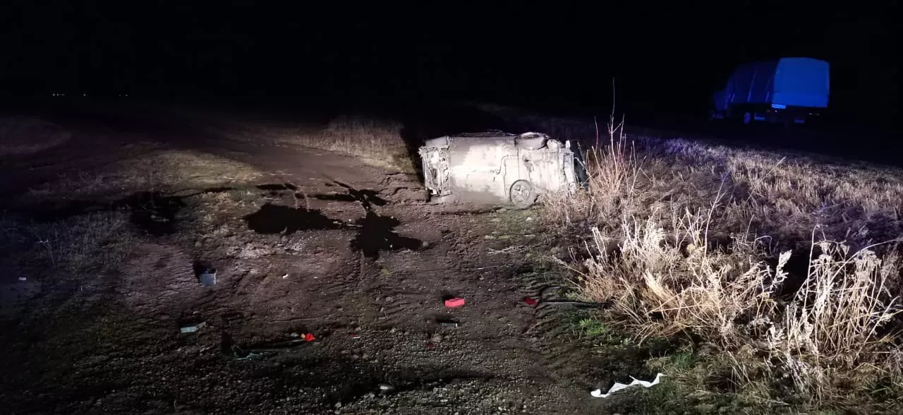 Фото к статье: В опрокинувшейся "четырнадцатой" умерла 26-летняя девушка