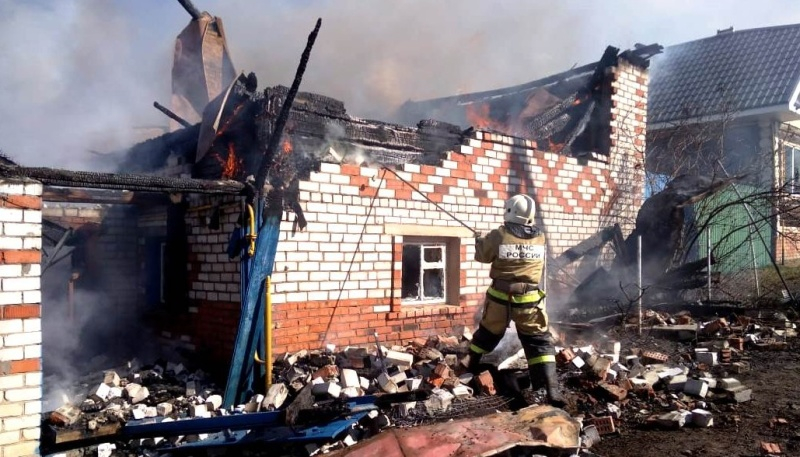 В Ядринском районе дом сгорел на Пасху из-за свечи