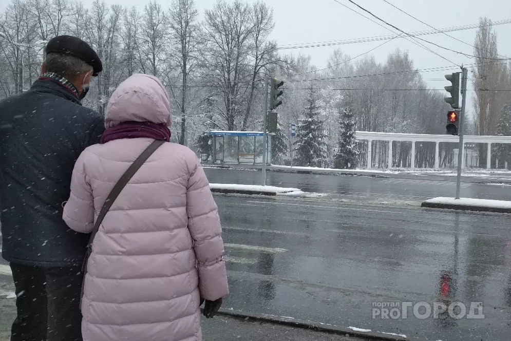 Фото к статье: Снег и ветер: жителям Чувашии лучше не выходить на улицу налегке