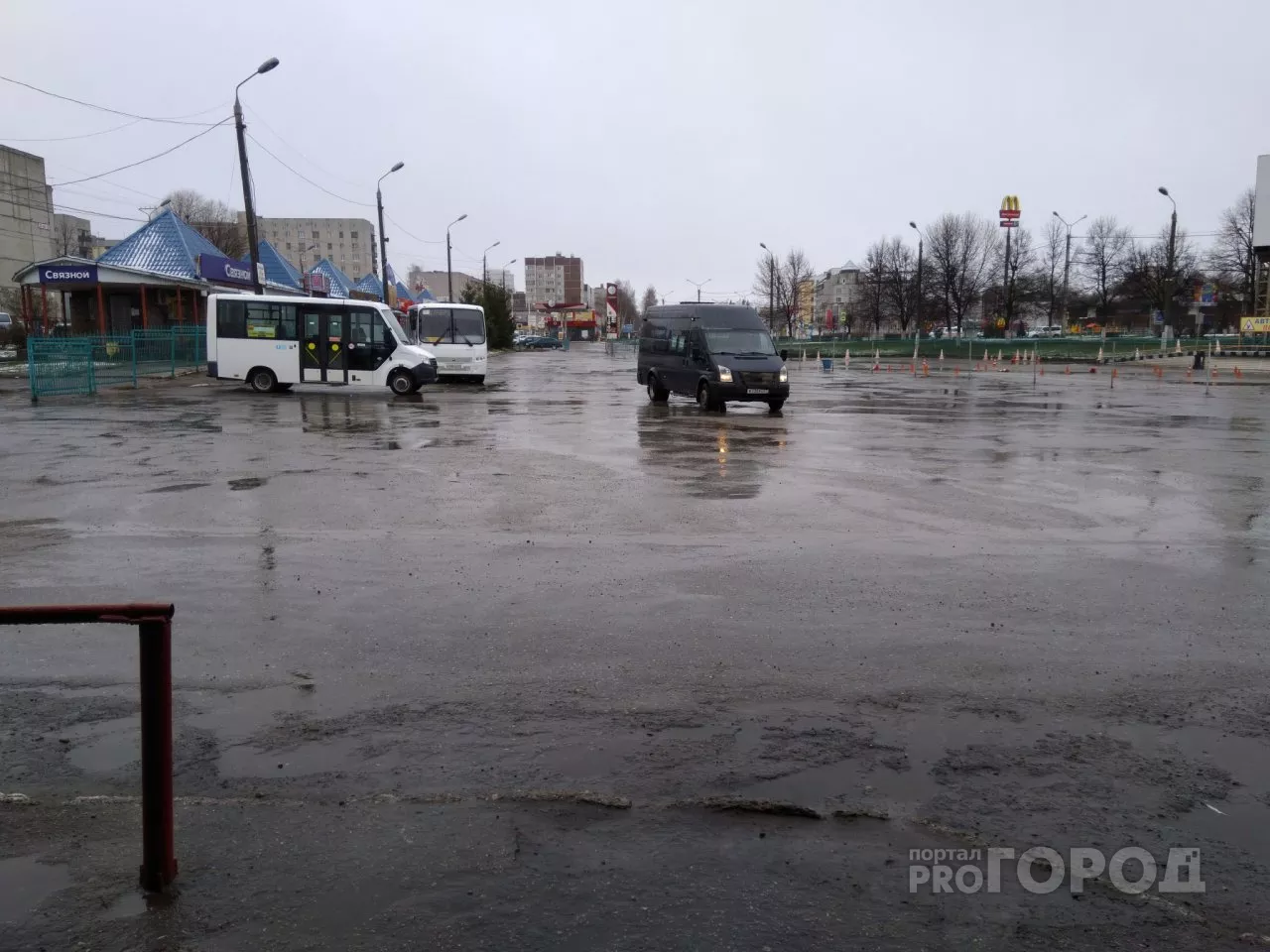 Фото к статье: Автобус без нового пропуска могут остановить перед городом и развернуть