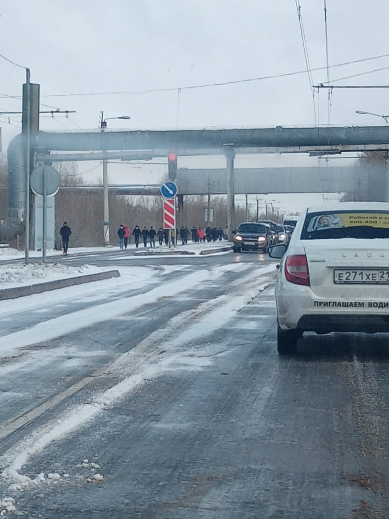 Пассажиры троллейбусов в Новочебоксарске пошли на работу пешком