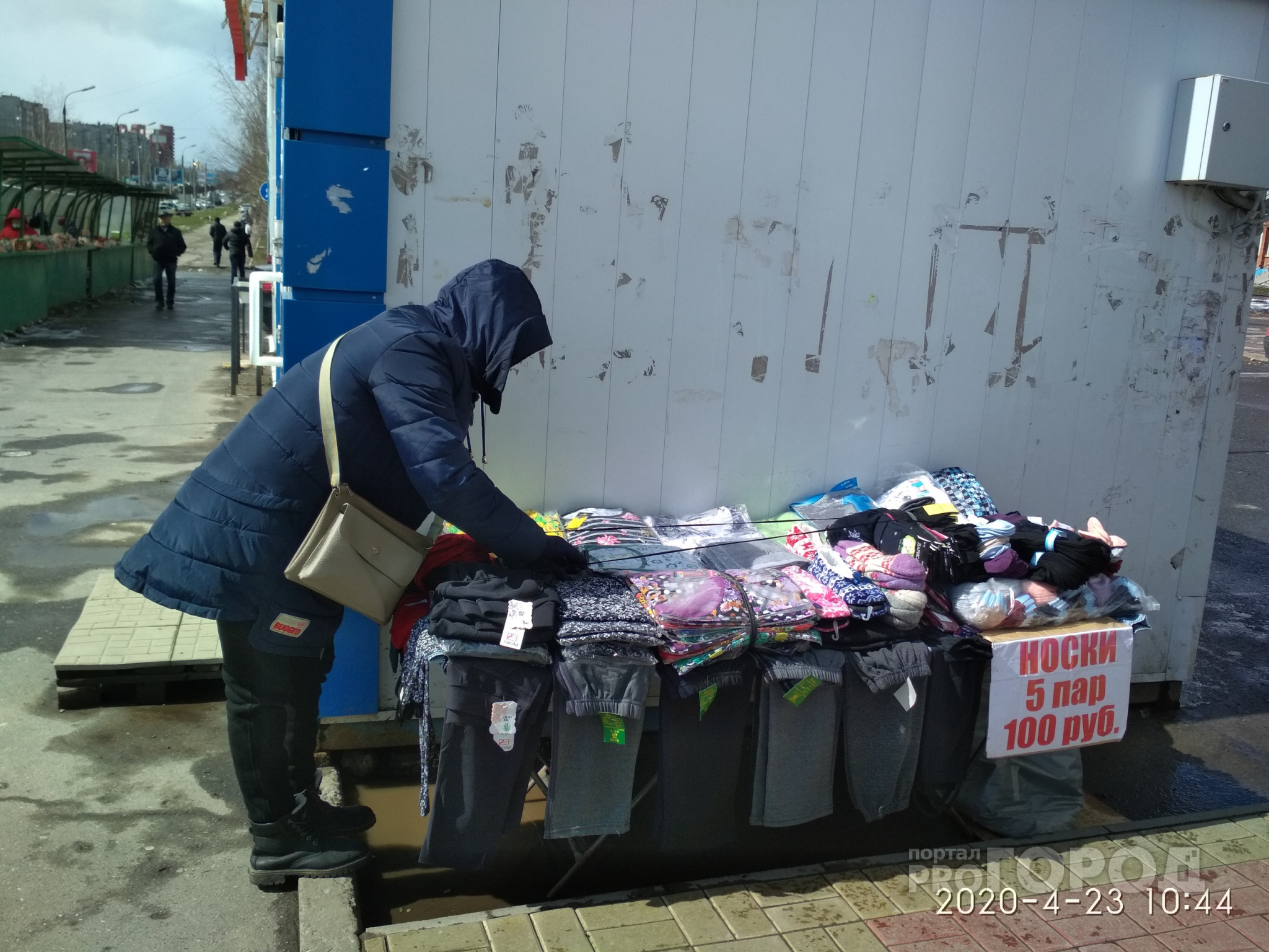 Уличные торговцы носками вновь появились на улицах Чебоксар