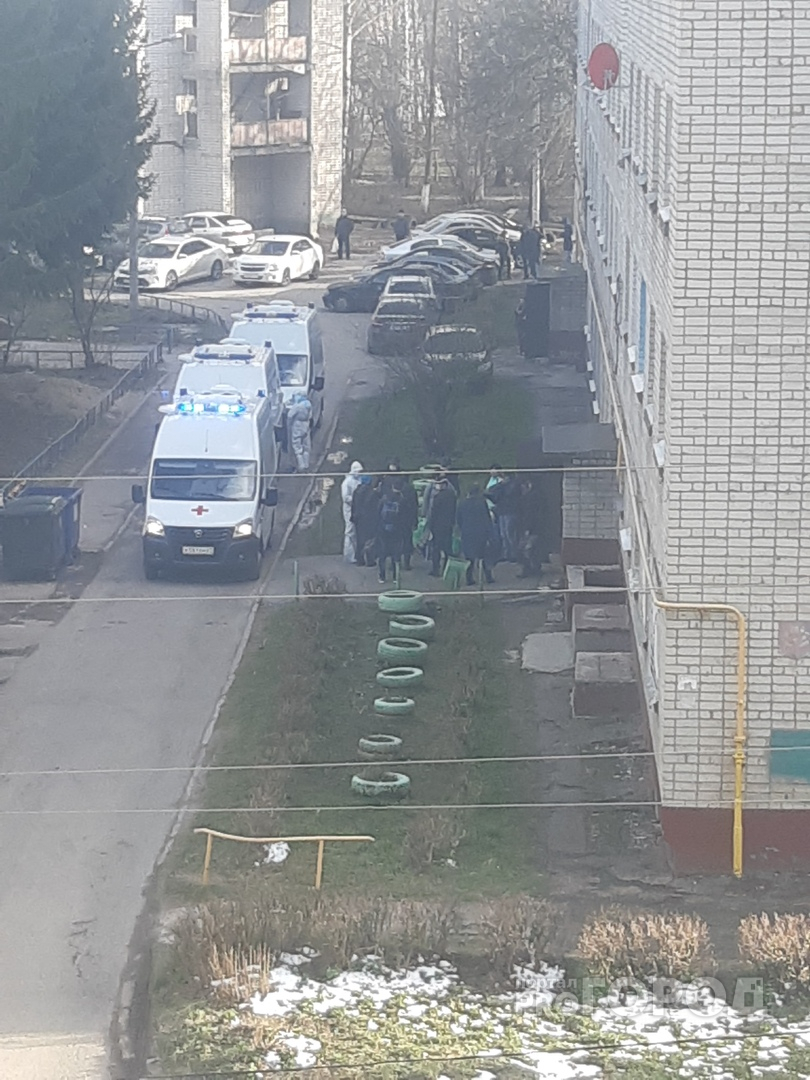 Медики вывезли 20 человек из общежития в Новочебоксарске
