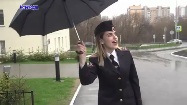 Фото к статье: Полицейские перепели Трофимова: "Я знаю точно, COVID пройдет, его корона под ноги упадет"