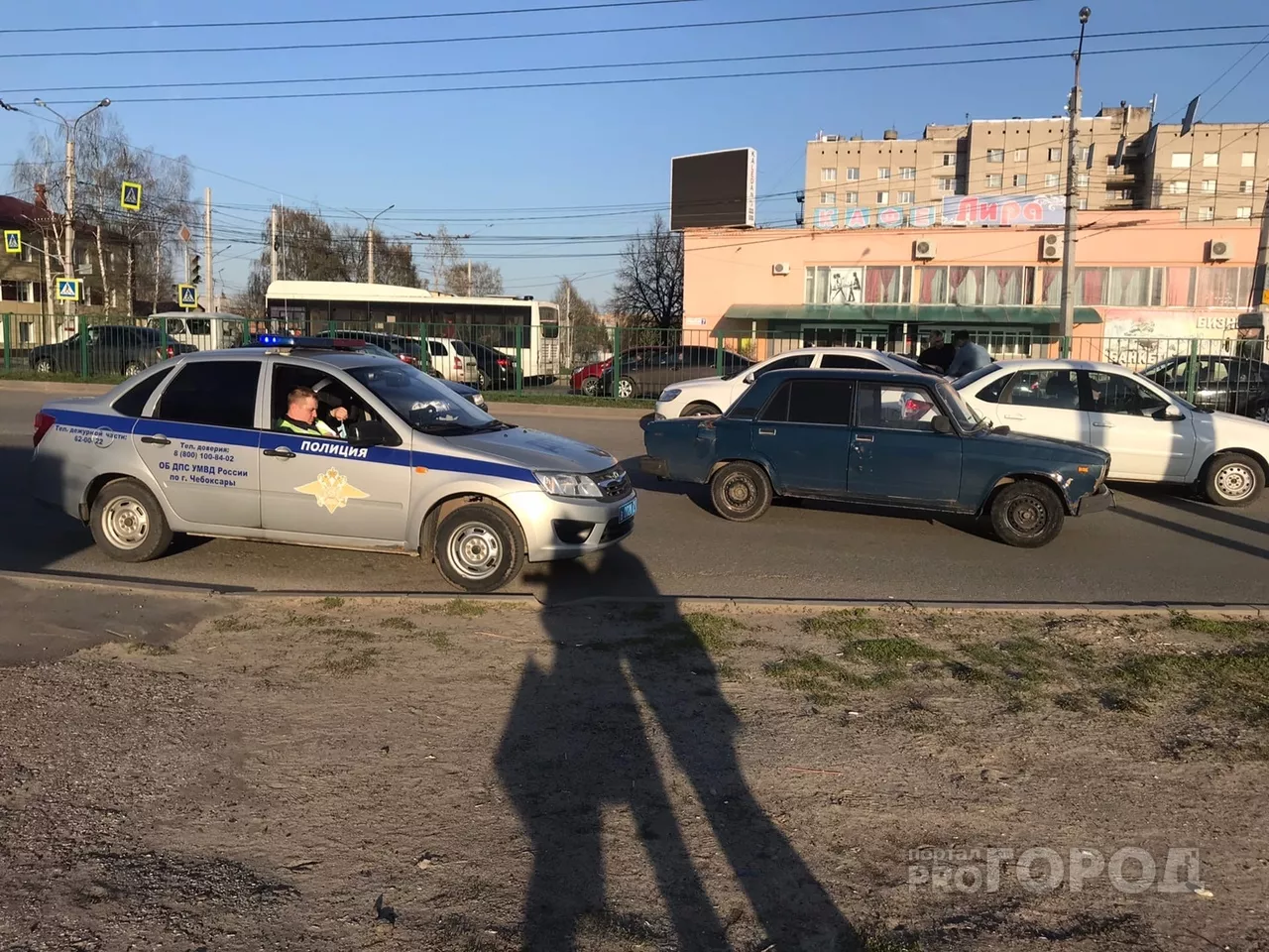 Фото к статье: Водитель "Шкоды" на неадекватной скорости врезался в "семерку", девушка госпитализирована