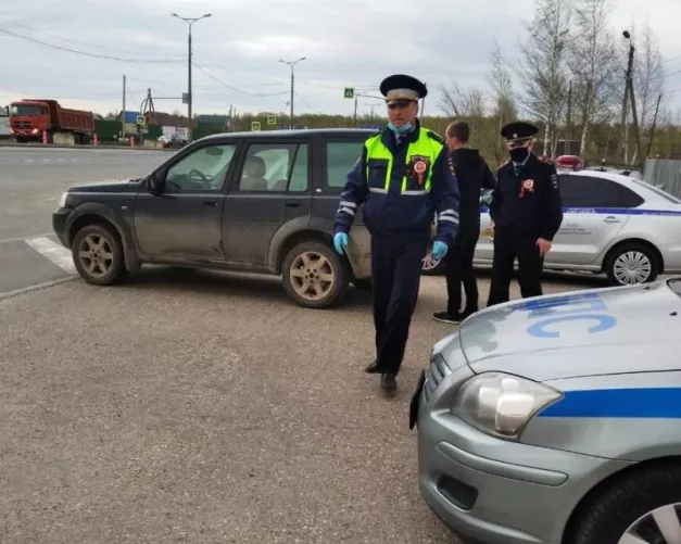 Фото к статье: Полиция нашла троих байкеров из видео с полуголыми девушками