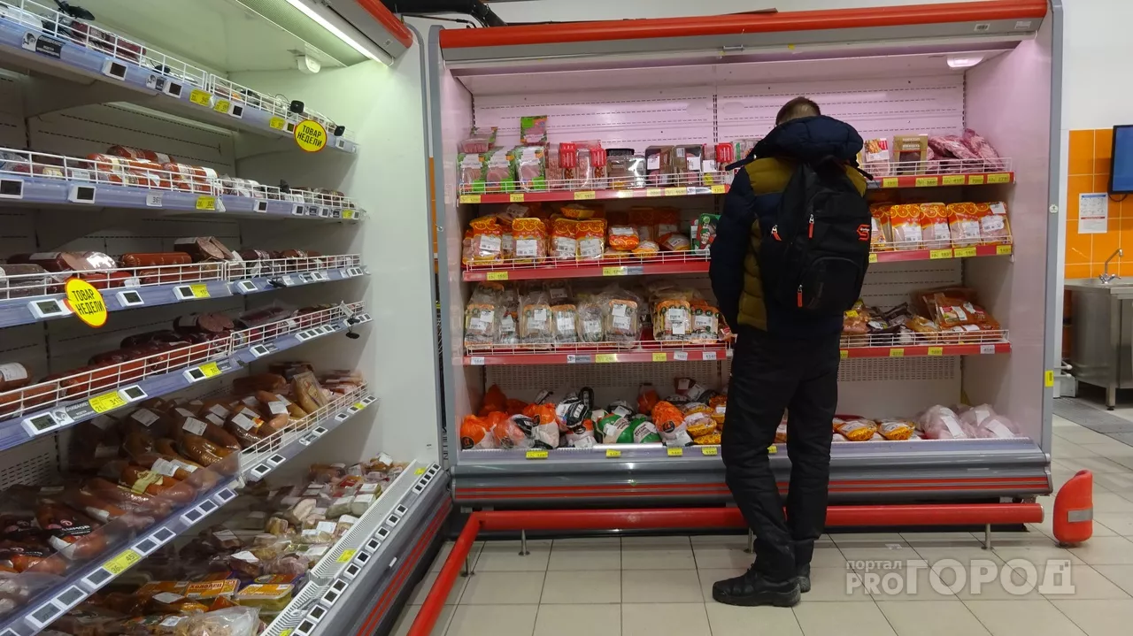 Фото к статье: В магазинах Чебоксар крадут скумбрию, сосиски и другую еду