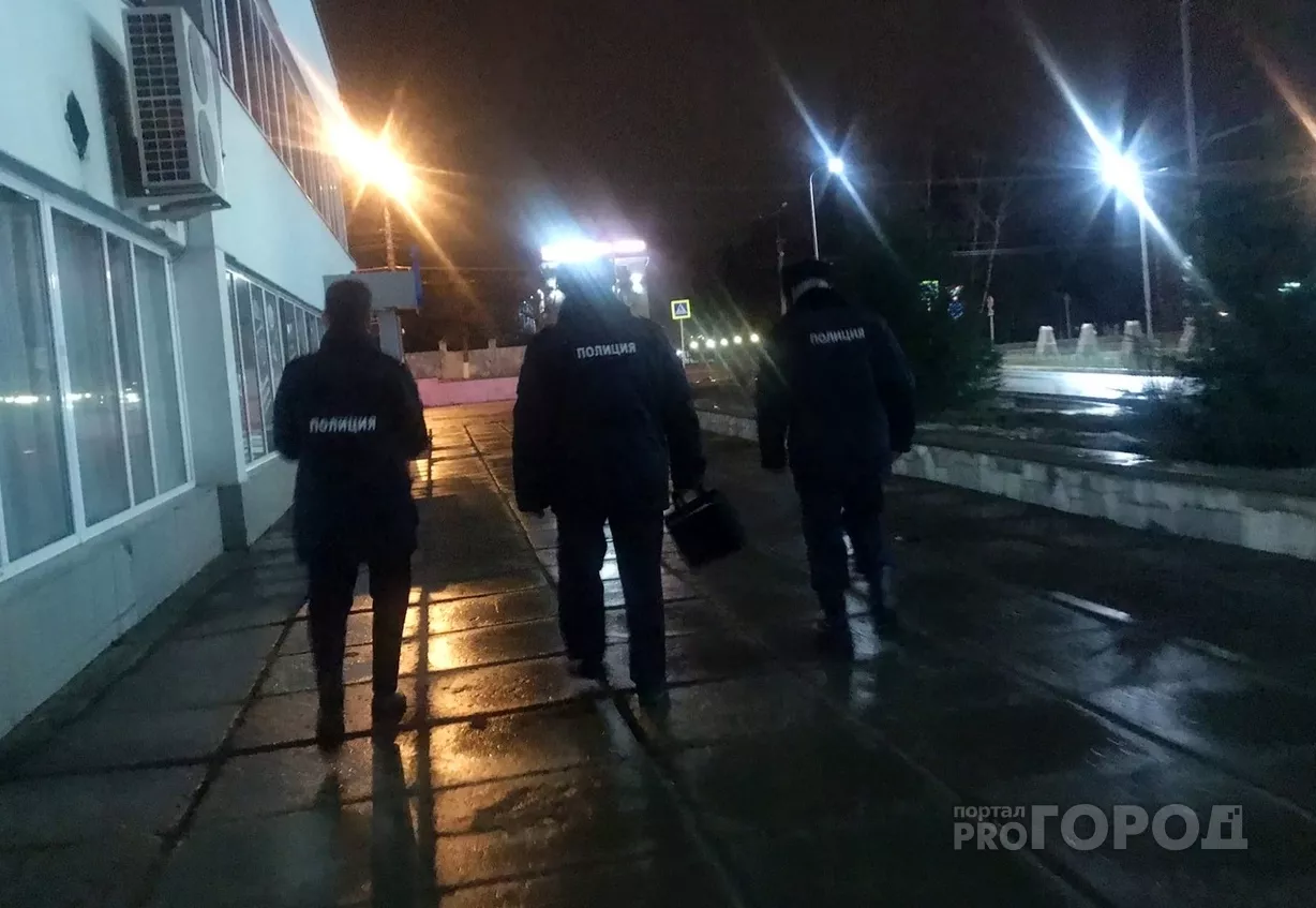 Фото к статье: Подозреваемого под конвоем доставили с Урала в Чувашию