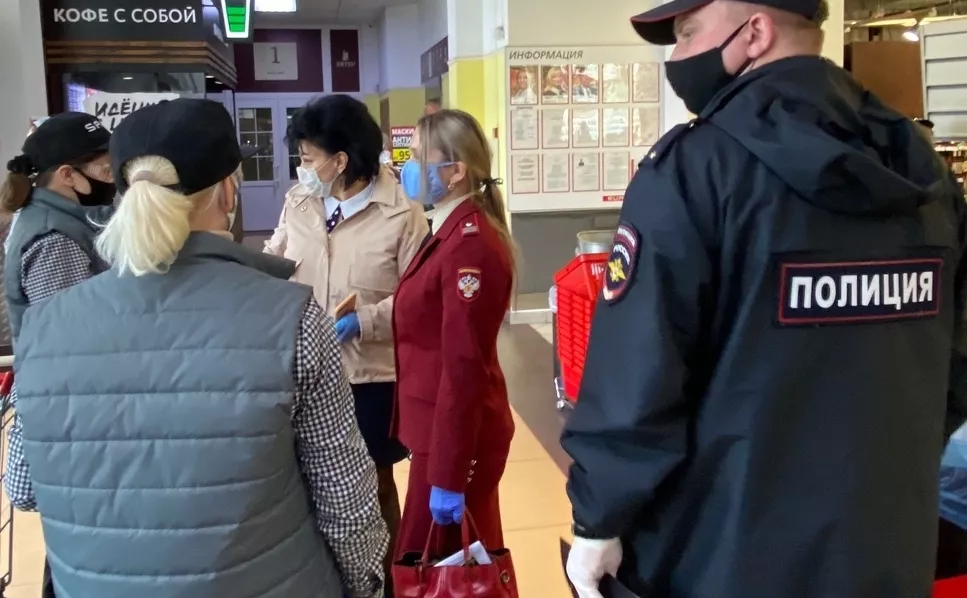 Фото к статье: Проверяющие нашли 2 магазина, которые работали с нарушением масочного режима