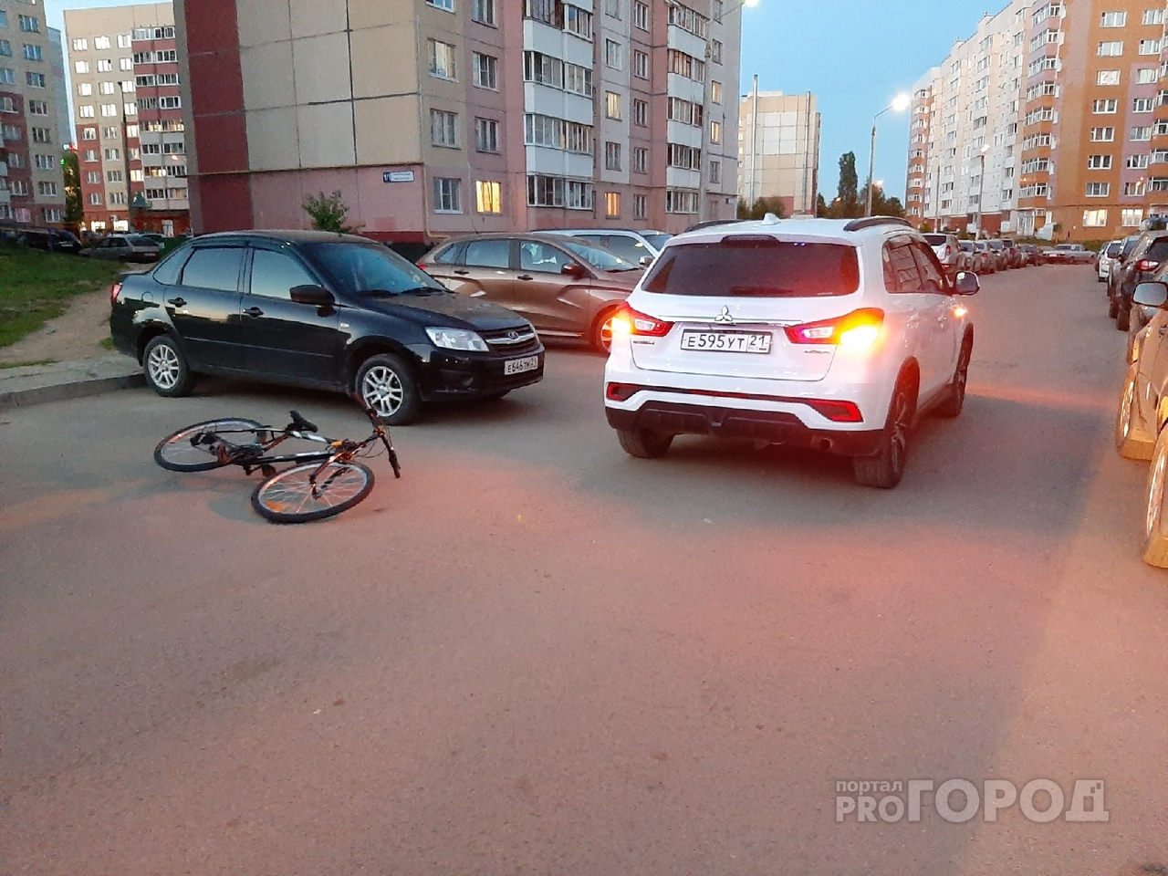 Во дворе дома Новочебоксарска сбили мальчика на велосипеде