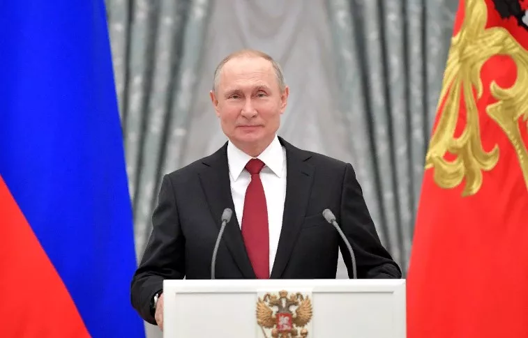 Фото к статье: Путин объявил один июньский день нерабочим с сохранением зарплаты