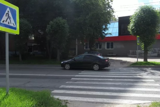 Фото к статье: В Чебоксарах на зебре сбили мужчину, у него множество переломов