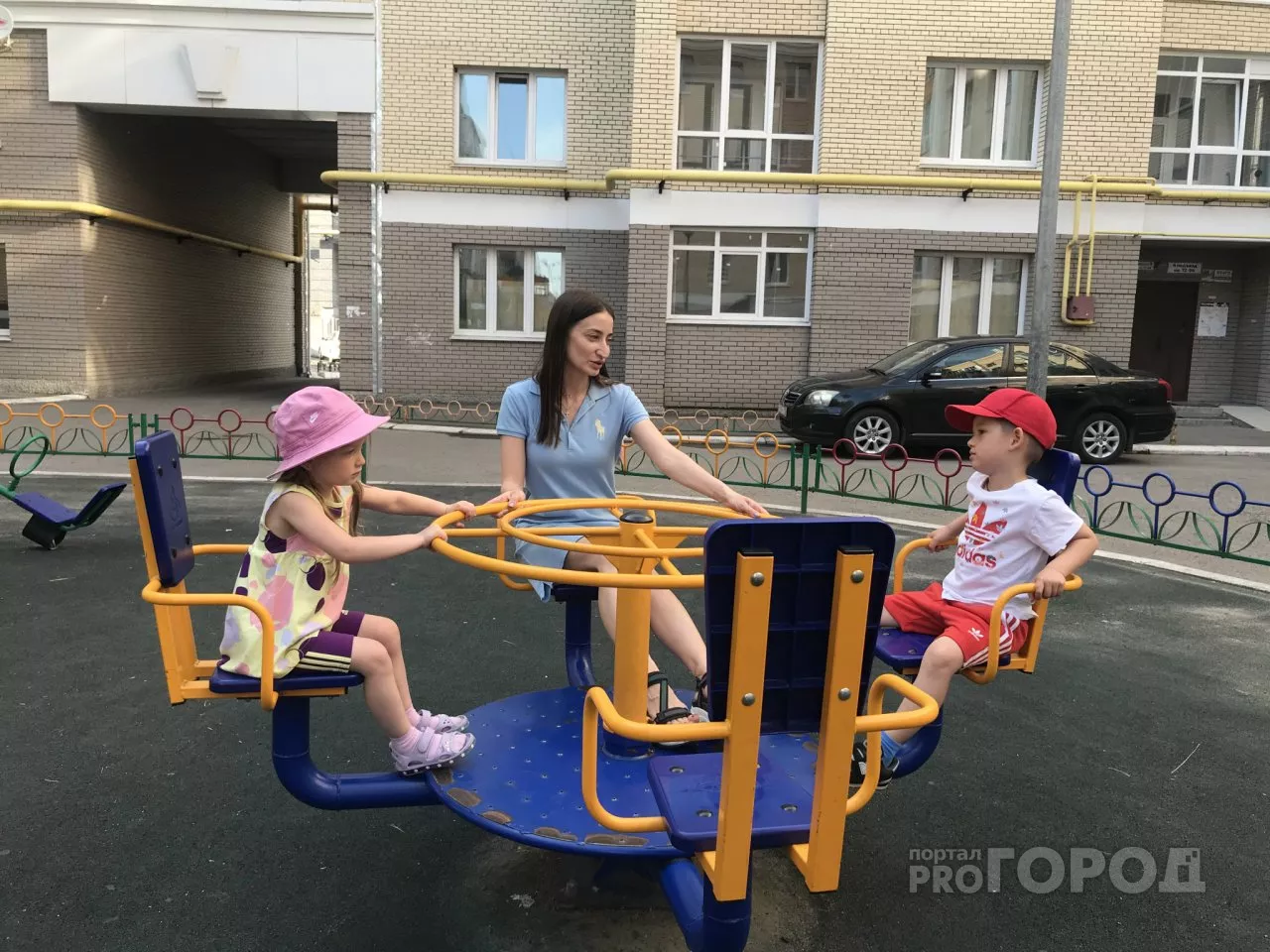 Фото к статье: Приставы забрали пособие в 10 тысяч рублей на детей у матери-одиночки