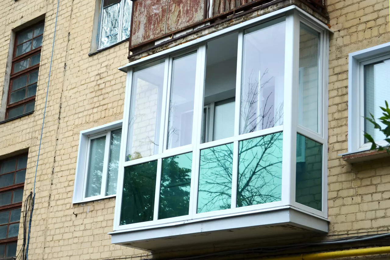 Фото к статье: Что можно сделать из старого балкона?