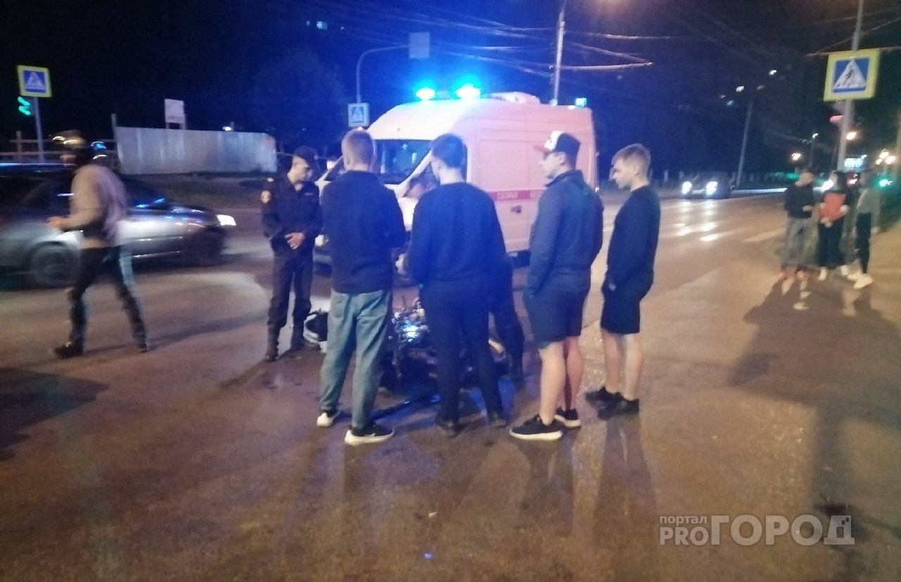 В полночь в Чебоксарах произошло ДТП с мотоциклом и "Яндекс.Такси"