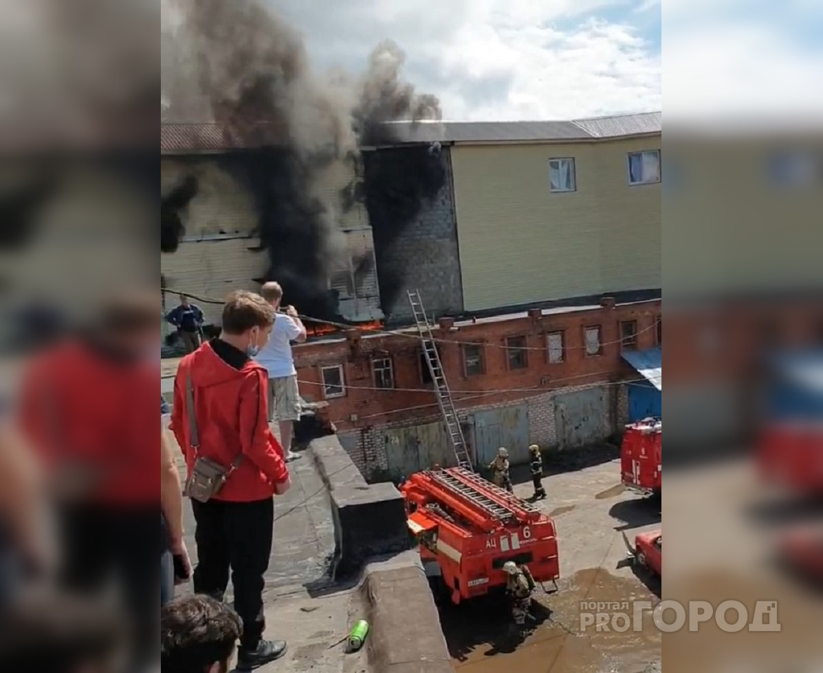 В центре Чебоксар загорелось здание
