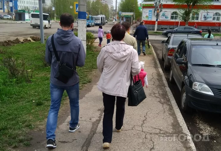 Фото к статье: В августе некоторым родителям перечислят пособие до 6 тысяч рублей