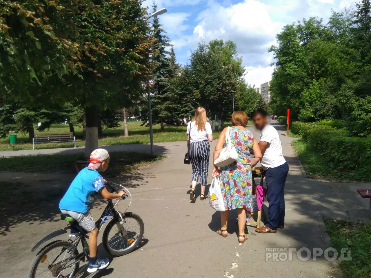 Фото к статье: В Новочебоксарске продают поддельное золото прямо на улице, а власти проводят проверки