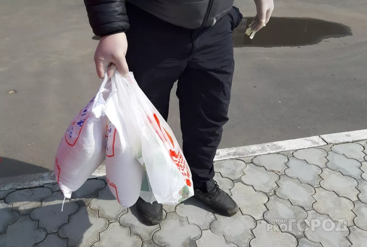Фото к статье: Дедушка отправил 16-летнего внука за продуктами, а тот списал 320 тысяч рублей