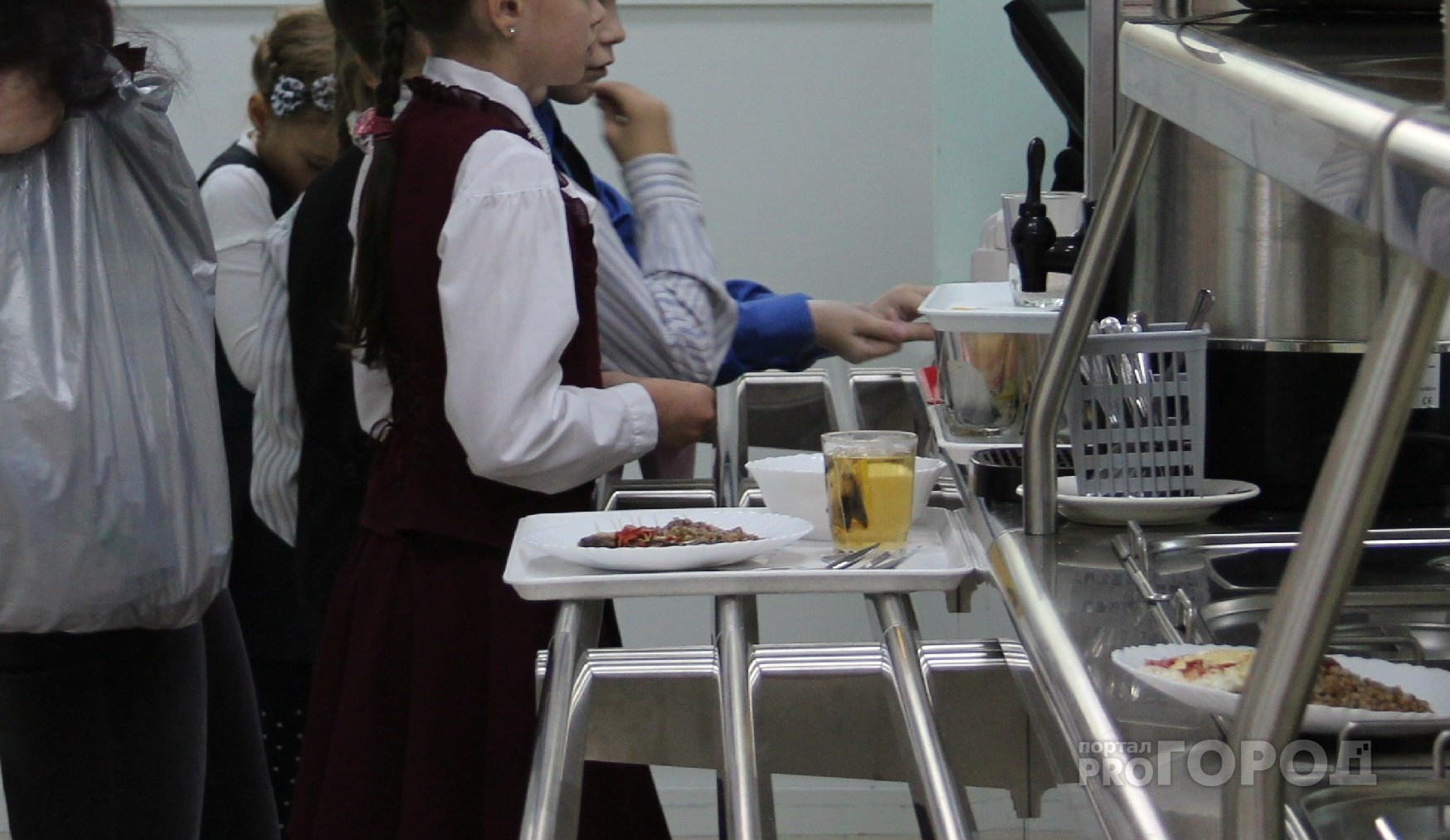 Вместо бесплатного обеда школьникам Чувашии дадут "усиленный завтрак"