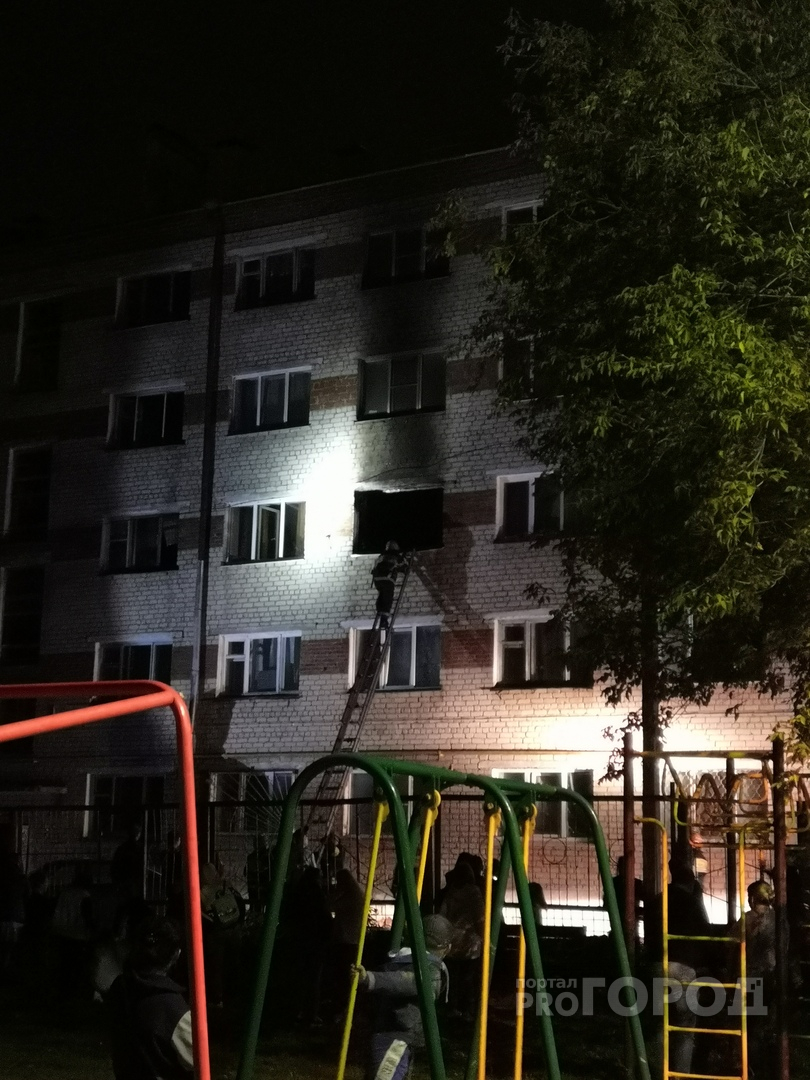 В Новочебоксарске загорелось общежитие, здание обесточили
