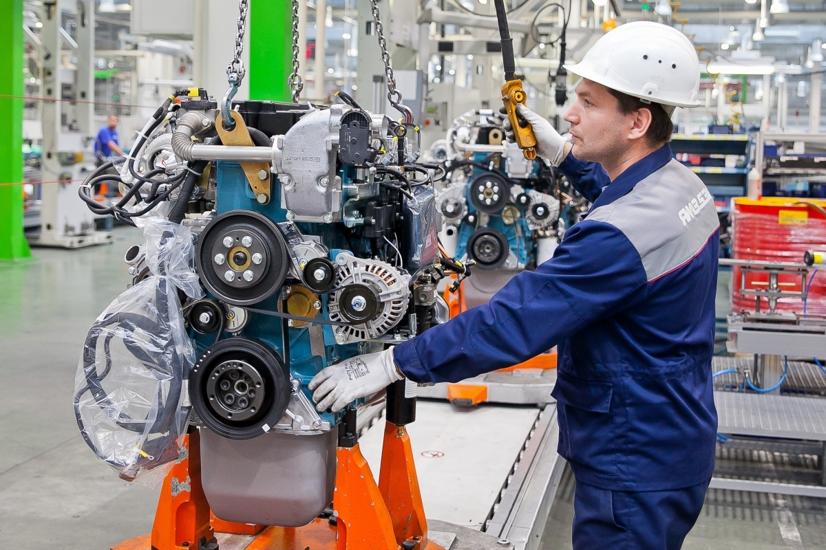 Ярославский моторный завод производит фирменный ремонт двигателей только с оригинальными запчастями