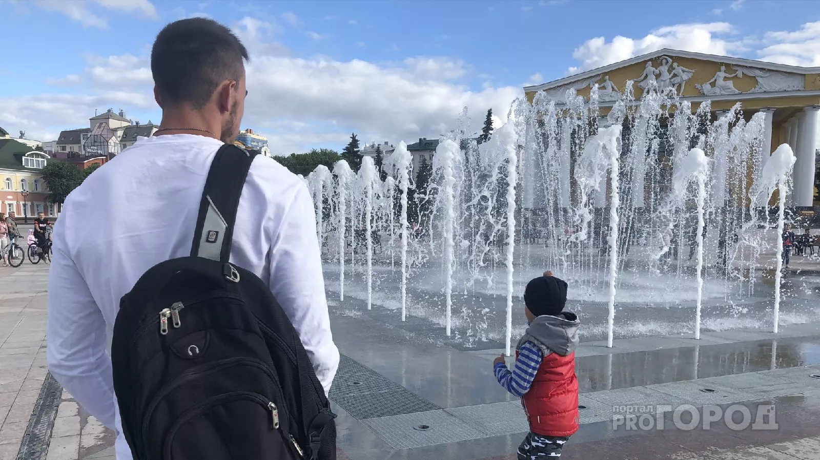 Фото к статье: Музыкальный фонтан на Красной площади превратится в световой