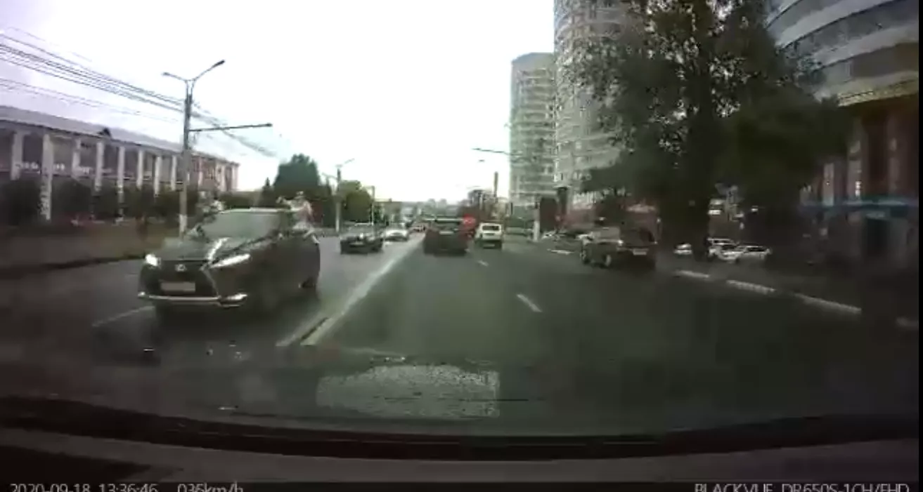Фото к статье: В Чебоксарах свадебный кортеж и гости-нарушители ПДД попали на видео