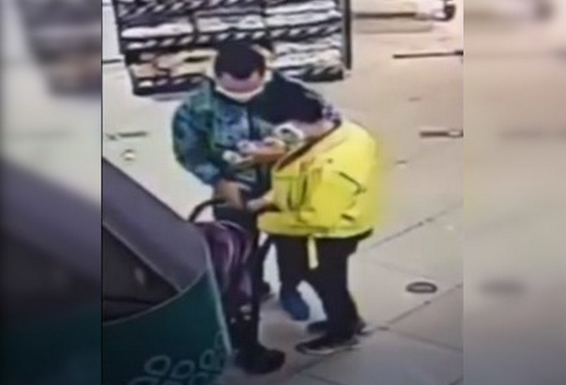 Розыск: пара с коляской ходила по чебоксарским магазинам с чужой картой