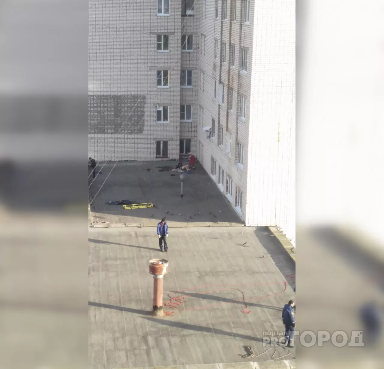 Фото к статье: В Альгешево под окнами общежития рано утром обнаружили тело 28-летнего мужчины