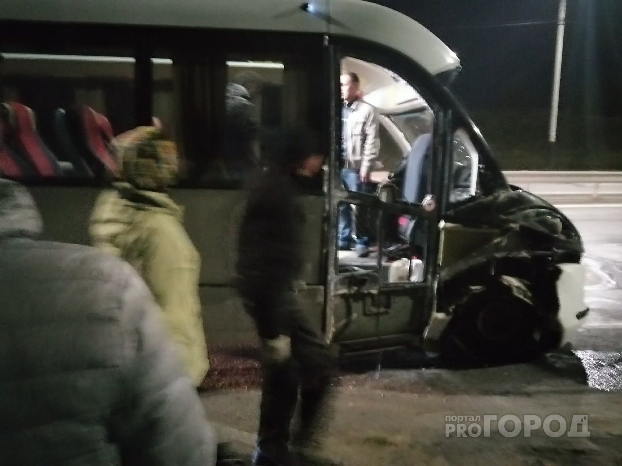 Автобус из Чувашии попал в ДТП по дороге в Москву: "Водитель не знал дорогу и заснул"