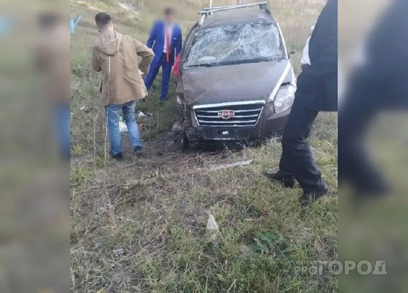 Фото к статье: Жених и невеста попали в аварию в Ибресинском районе