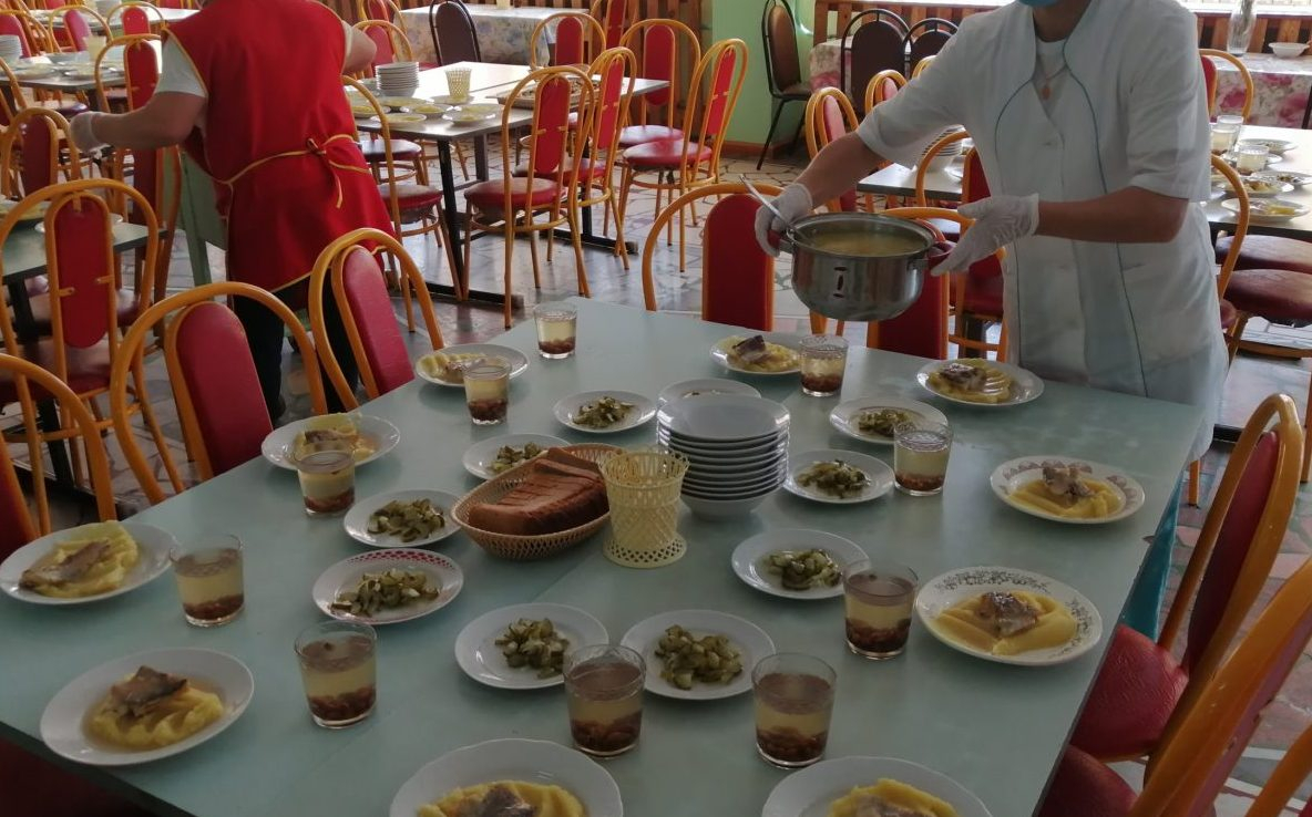 Власти Чувашии обещают выезжать на каждую жалобу по маленьким порциям обедов в школах
