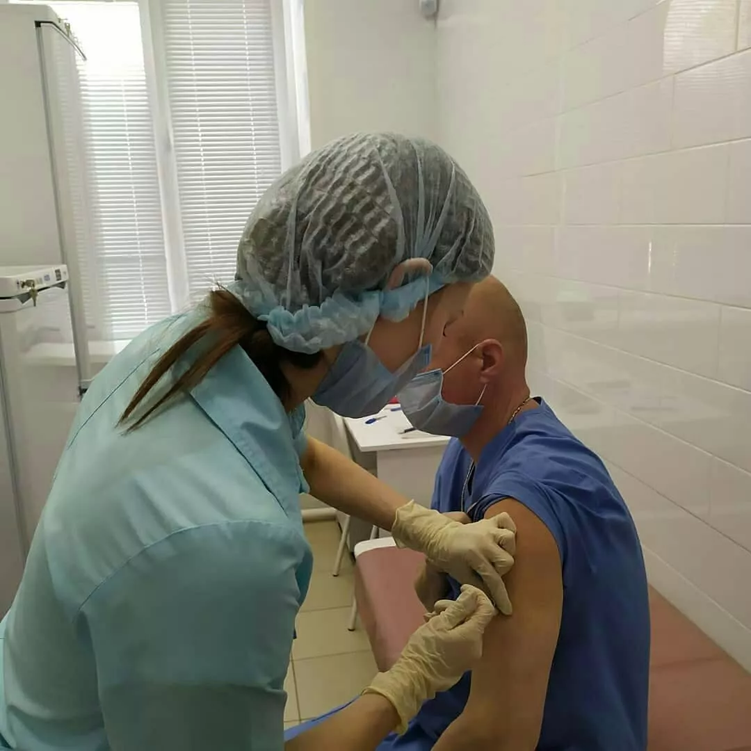 Фото к статье: Чувашских медиков начали вакцинировать против коронавируса