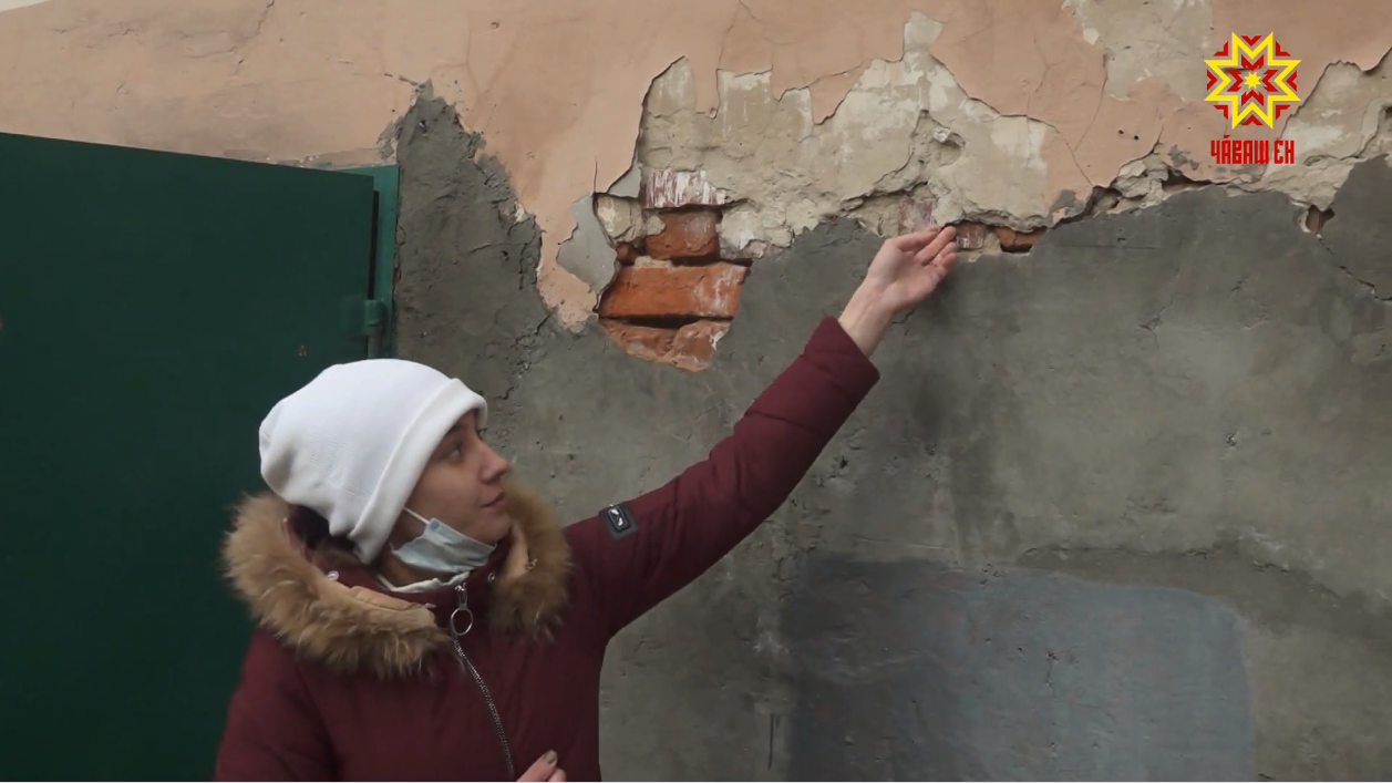 "Дом из фильма ужасов": чебоксарцев не могут переселить из аварийного здания