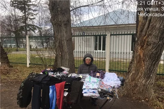 Фото к статье: В Чебоксарах бабушек-торговок штрафуют дополнительно по коронавирусу