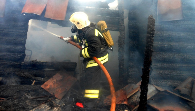 Четыре человека погибли при пожаре в Порецком районе