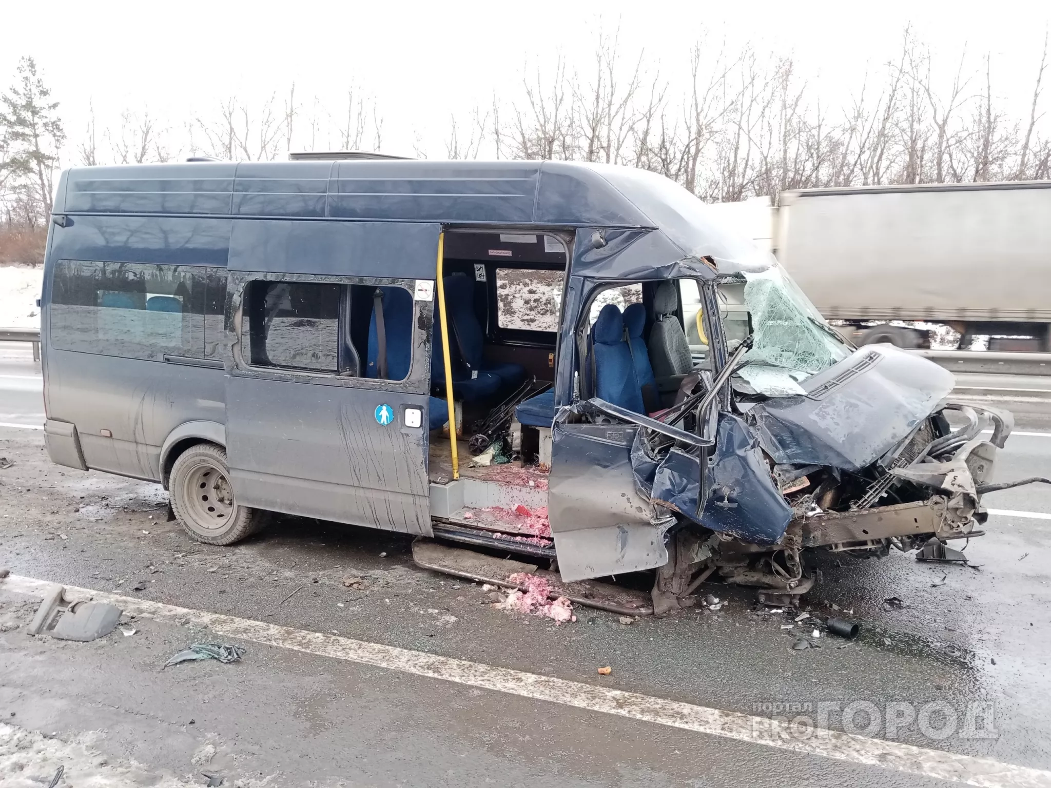 Фото к статье: Автобус въехал в трактор на трассе М7, пострадали пять человек