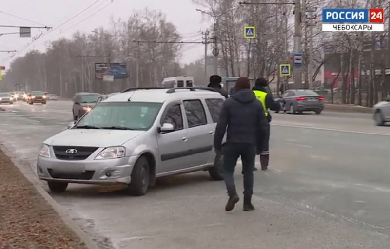 На въезде в Чебоксары приставы арестовали 12 автомобилей