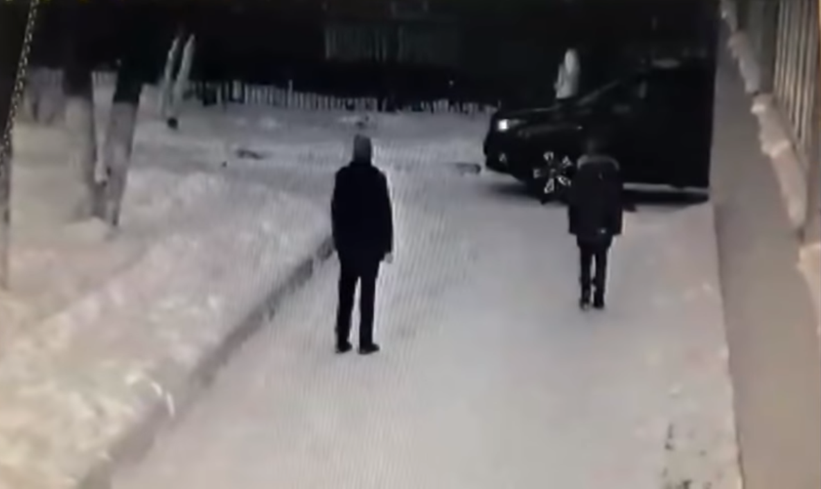 Учительница, сбившая школьника на дорогом внедорожнике во дворе гимназии, продолжает работать